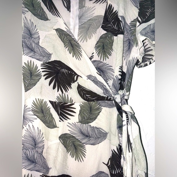 L’ATISTE Green and White Mini Wrap Dress Size Small - Picture 4 of 6